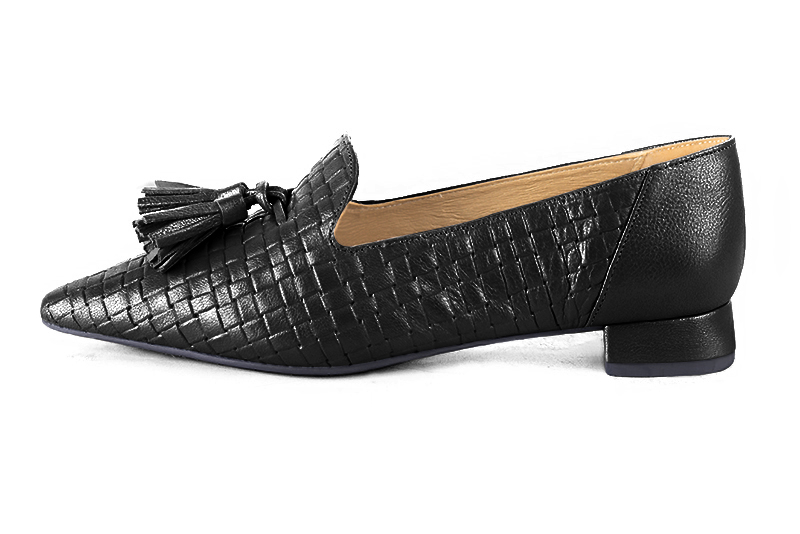 Satin black women's loafers with pompons. Pointed toe. Flat flare heels. Profile view - Florence KOOIJMAN